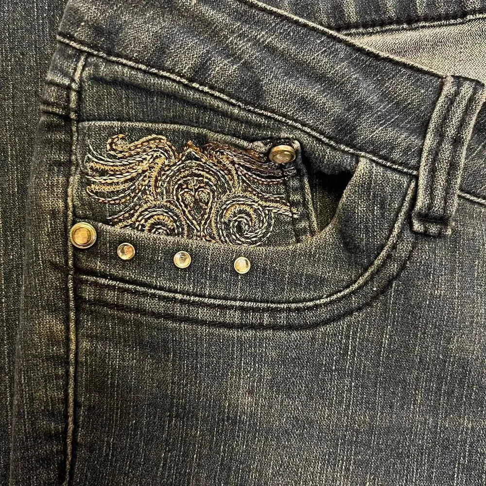 Bongo Women's Embellished Dark Wash Blue Jeans No size tag (Measures: 28x30) - Picture 2 of 7
